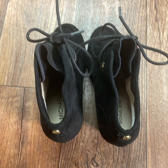 Michael Kors Beth Black Suede Lace Up Platform Ankle Boot Sz 7. Like New. - Picture 5 of 12